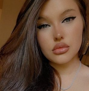 Meet your Posher, Desiree